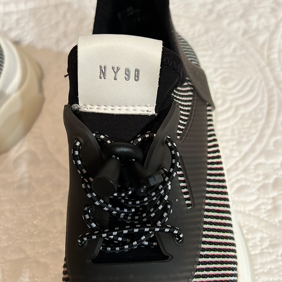 Steve Madden NY 90 sneakers, size 7.5 - Picture 6 of 16